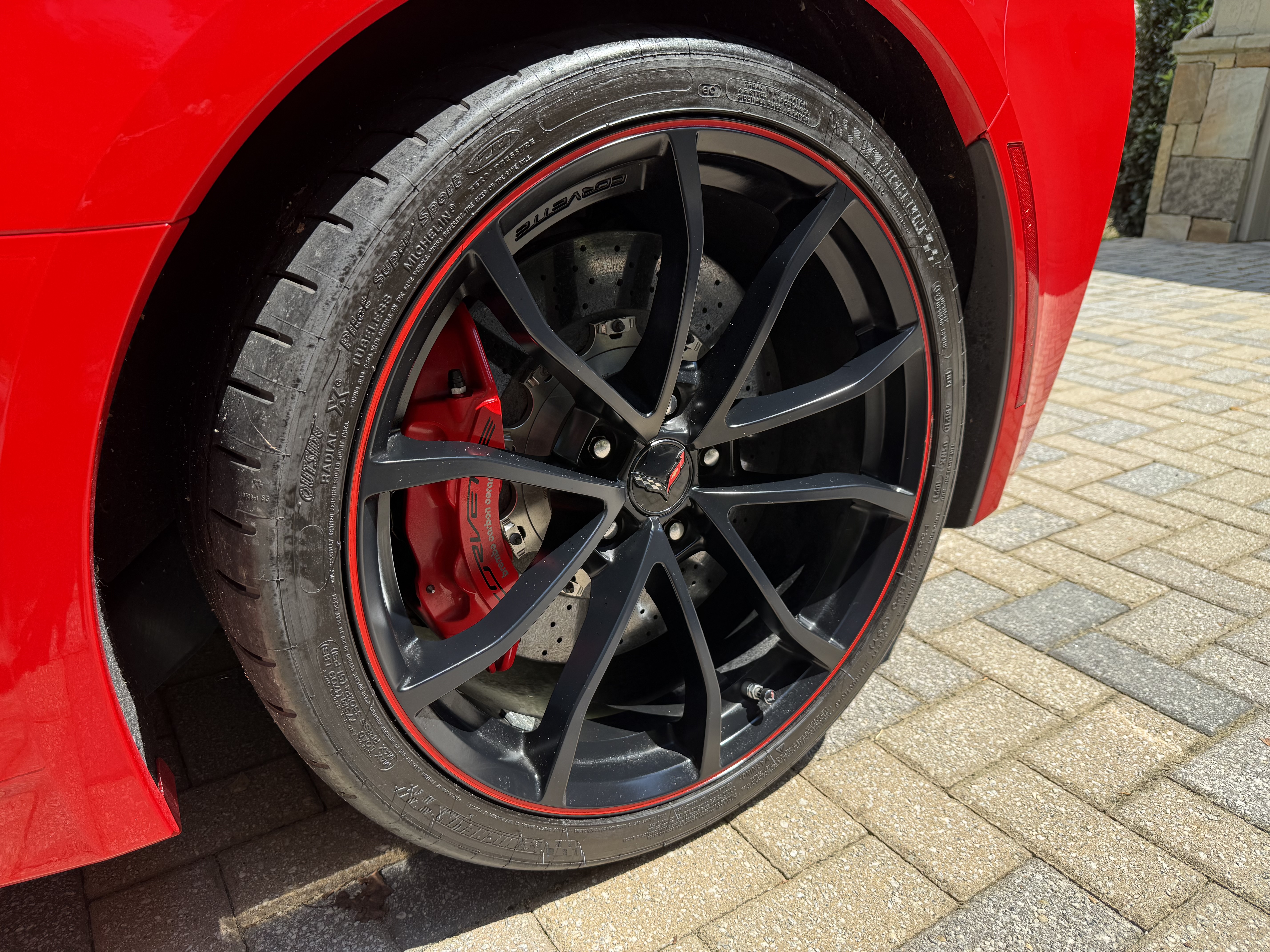 Used 2019 Chevrolet Corvette Grand Sport w/ Z07 Performance Package RWD image 12