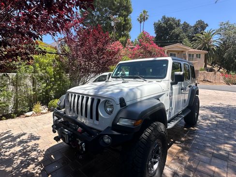 Used 2018 Jeep Wrangler Unlimited Sport S image 11