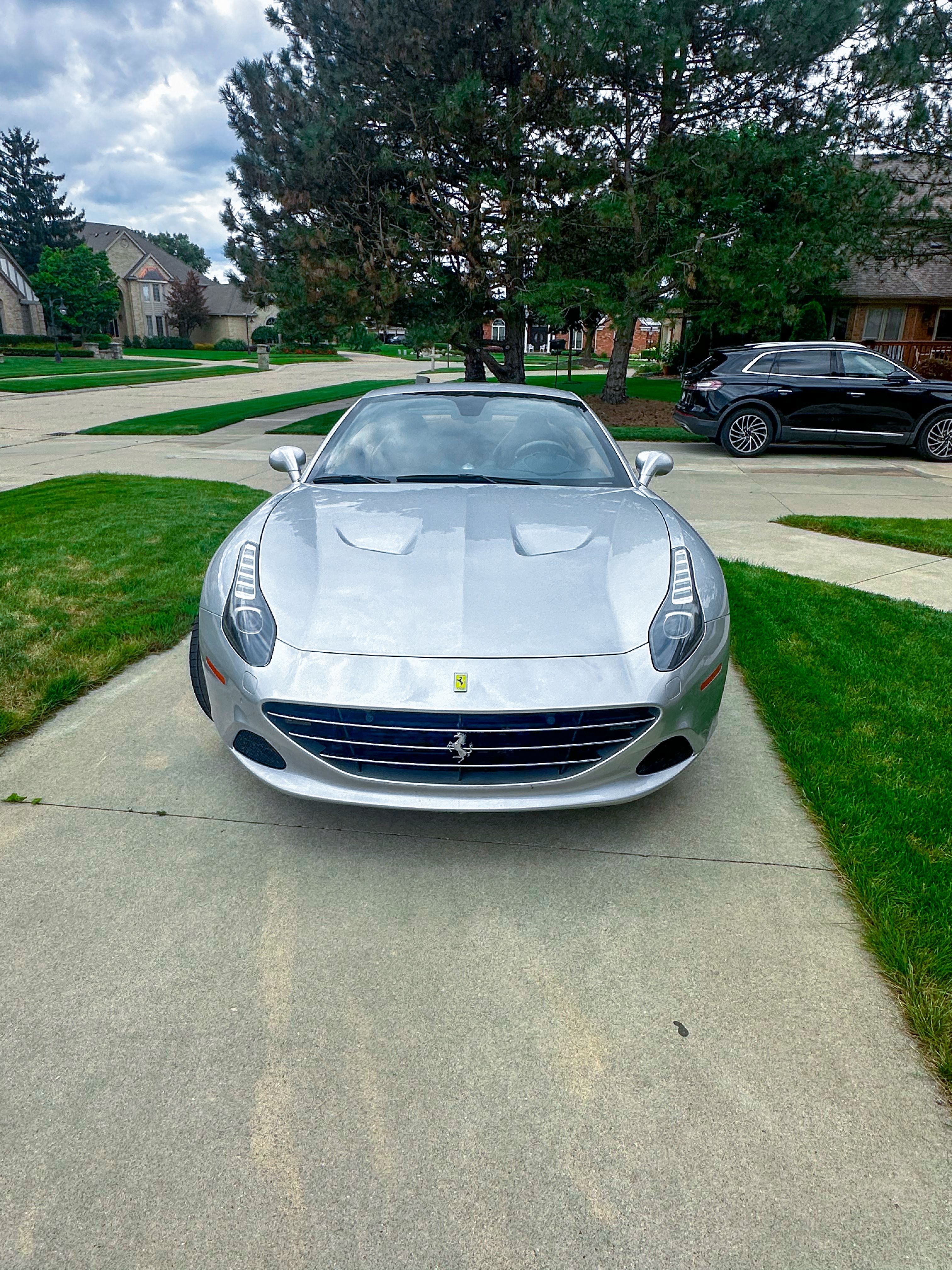 Used 2015 Ferrari California T RWD image 5
