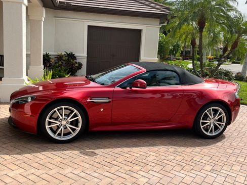 Used 2015 Aston Martin V8 Vantage Roadster RWD image 28