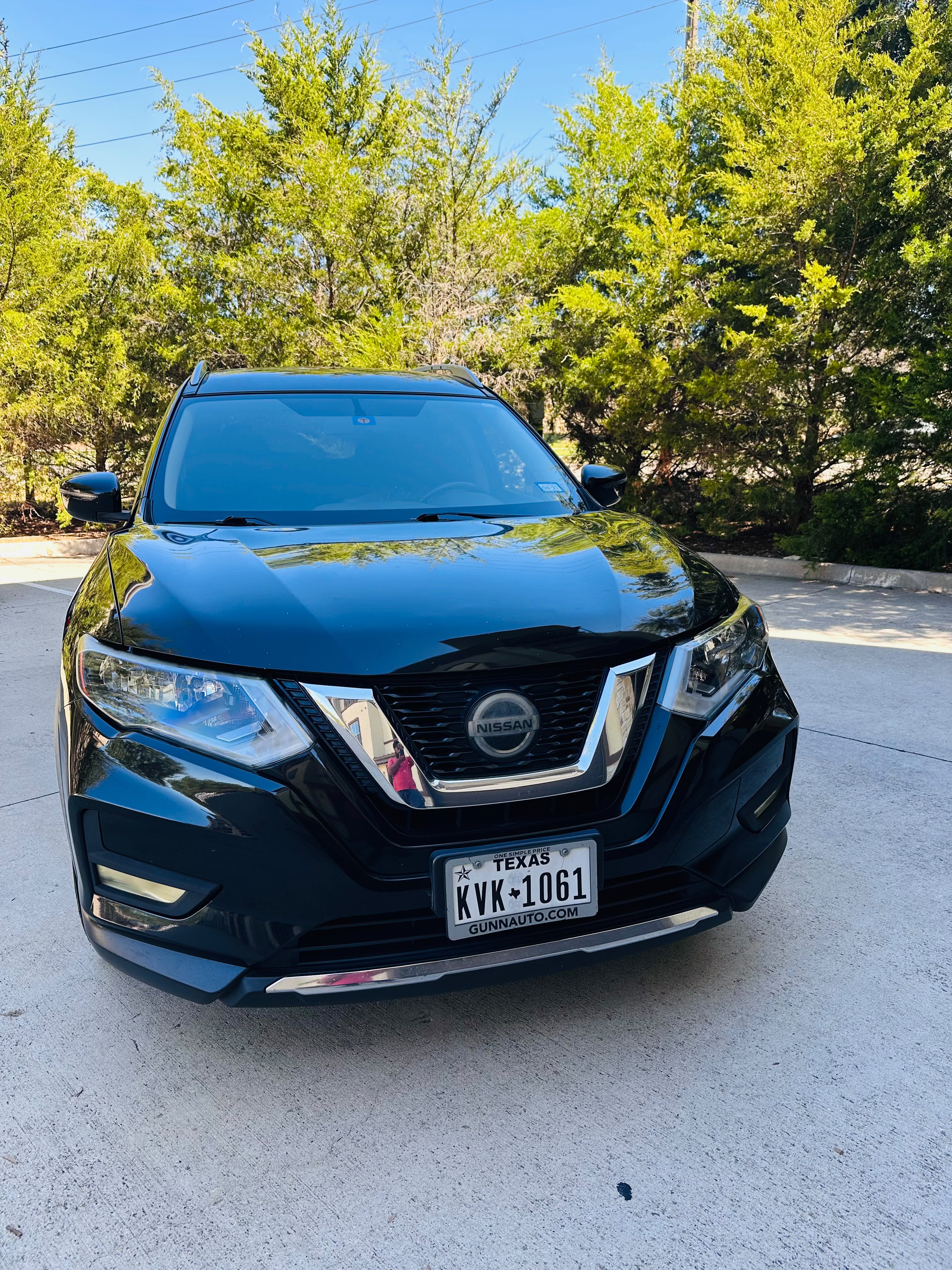 Used 2018 Nissan Rogue SV FWD image 1