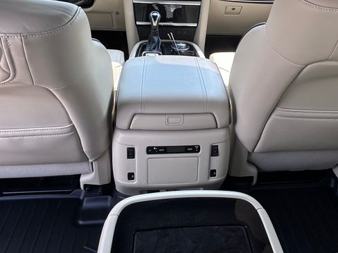 Used 2024 INFINITI QX80 Sensory image 17