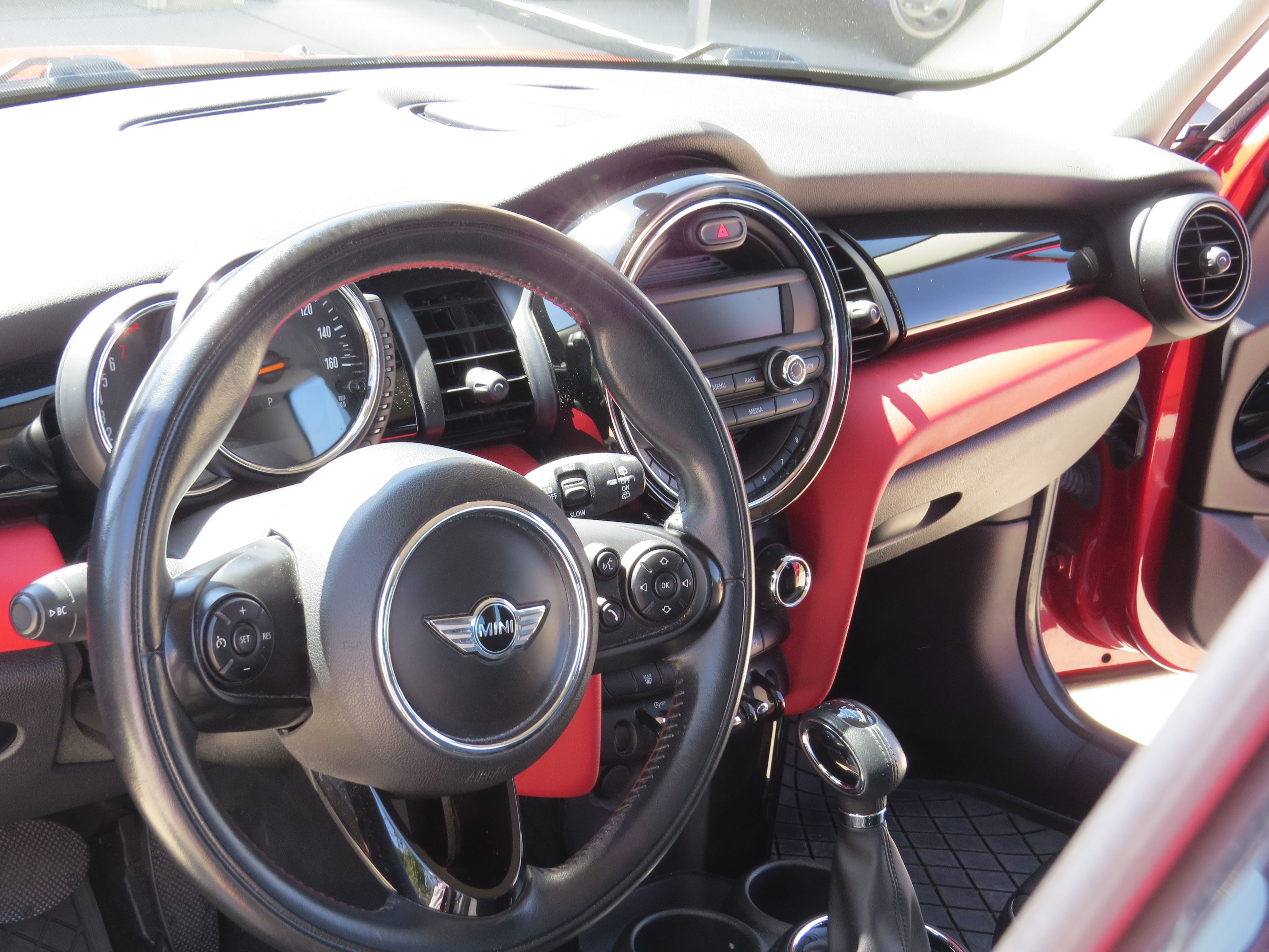 Used 2015 MINI Cooper 4-Door Hardtop FWD image 6