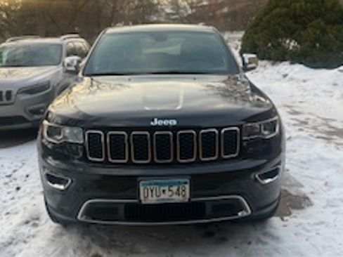 Used 2020 Jeep Grand Cherokee Limited w/ Luxury Group II image 2