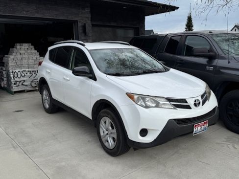 Used 2013 Toyota RAV4 LE image 1