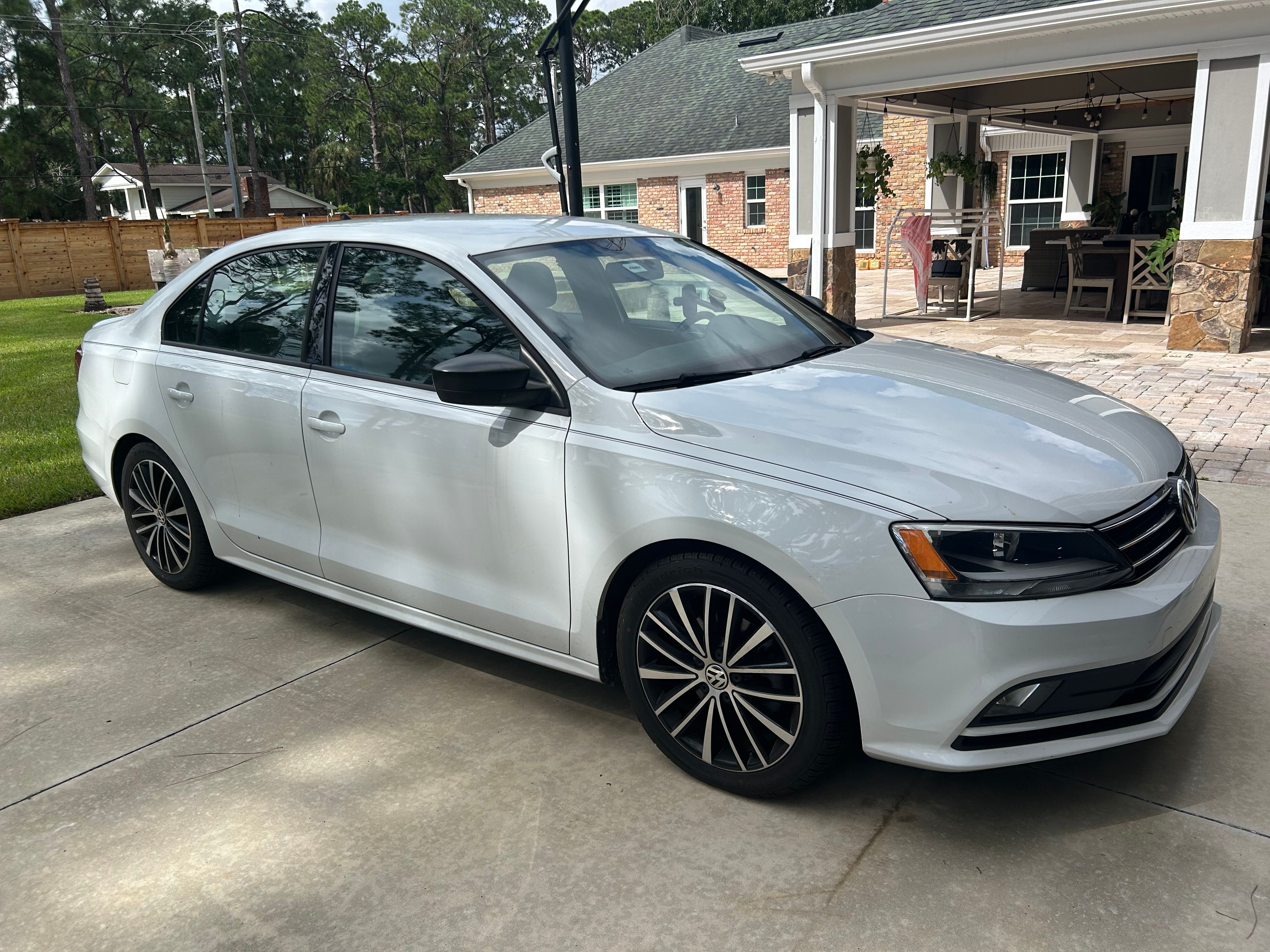Used 2016 Volkswagen Jetta Sport FWD image 4