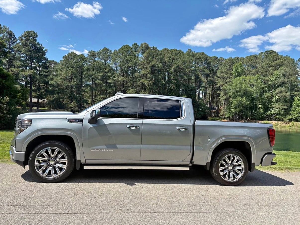 Used 2025 GMC Sierra 1500 Denali AWD/4WD image 2