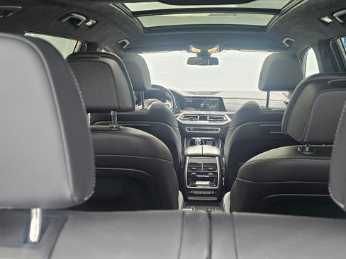 Used 2022 BMW X7 xDrive40i w/ M Sport Package image 9
