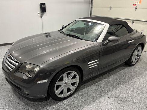 Used 2005 Chrysler Crossfire Limited image 2