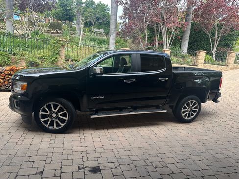 Used 2017 GMC Canyon Denali image 1