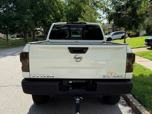 Used 2017 Nissan Titan SL w/ Off-Road Package AWD/4WD image 4