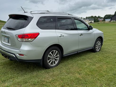 Used 2014 Nissan Pathfinder SV w/ Trailer Tow Package AWD/4WD image 4