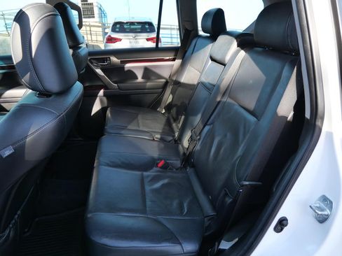 Used 2017 Lexus GX 460 image 15