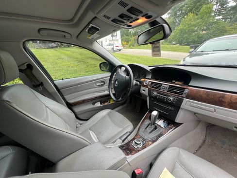 Used 2011 BMW 328i xDrive Sedan image 4