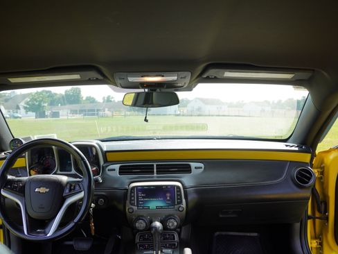 Used 2013 Chevrolet Camaro SS RWD image 17