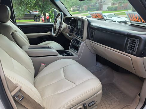 Used 2006 Chevrolet Suburban LTZ w/ Preferred Equipment Group AWD/4WD image 12