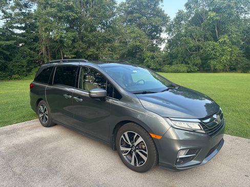 Used 2019 Honda Odyssey Elite image 2