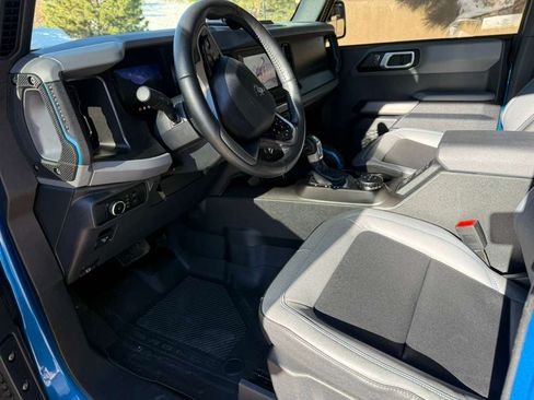 Used 2023 Ford Bronco Black Diamond w/ Sasquatch Package image 6