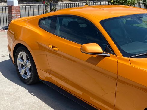 Used 2019 Ford Mustang Coupe RWD image 4