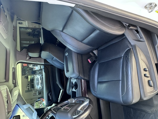 Used 2018 GMC Yukon XL SLT w/ Open Road Package AWD/4WD image 12