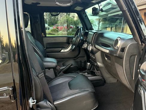 Used 2013 Jeep Wrangler Unlimited Sport image 14