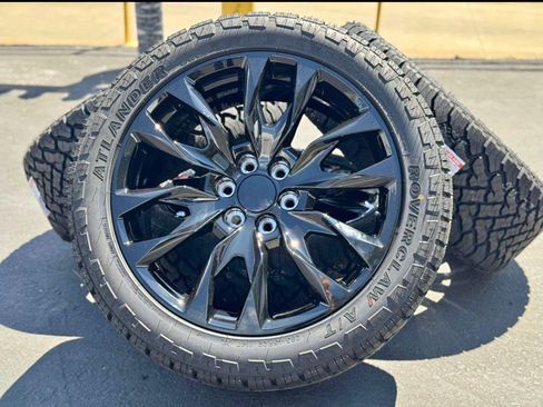 Used 2019 Chevrolet Tahoe 2WD w/ Enhanced Driver Alert Package image 5