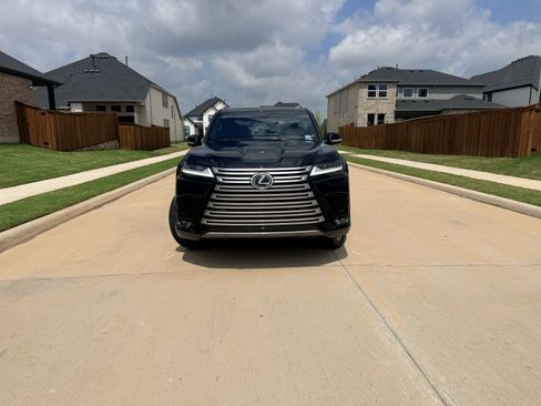 Used 2024 Lexus LX 600 4WD w/ Luxury Package image 8