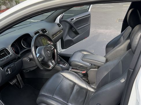 Used 2011 Volkswagen Golf 2-Door FWD image 13