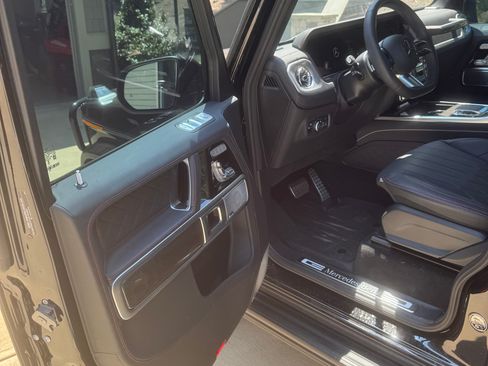 Used 2025 Mercedes-Benz G 550 image 11