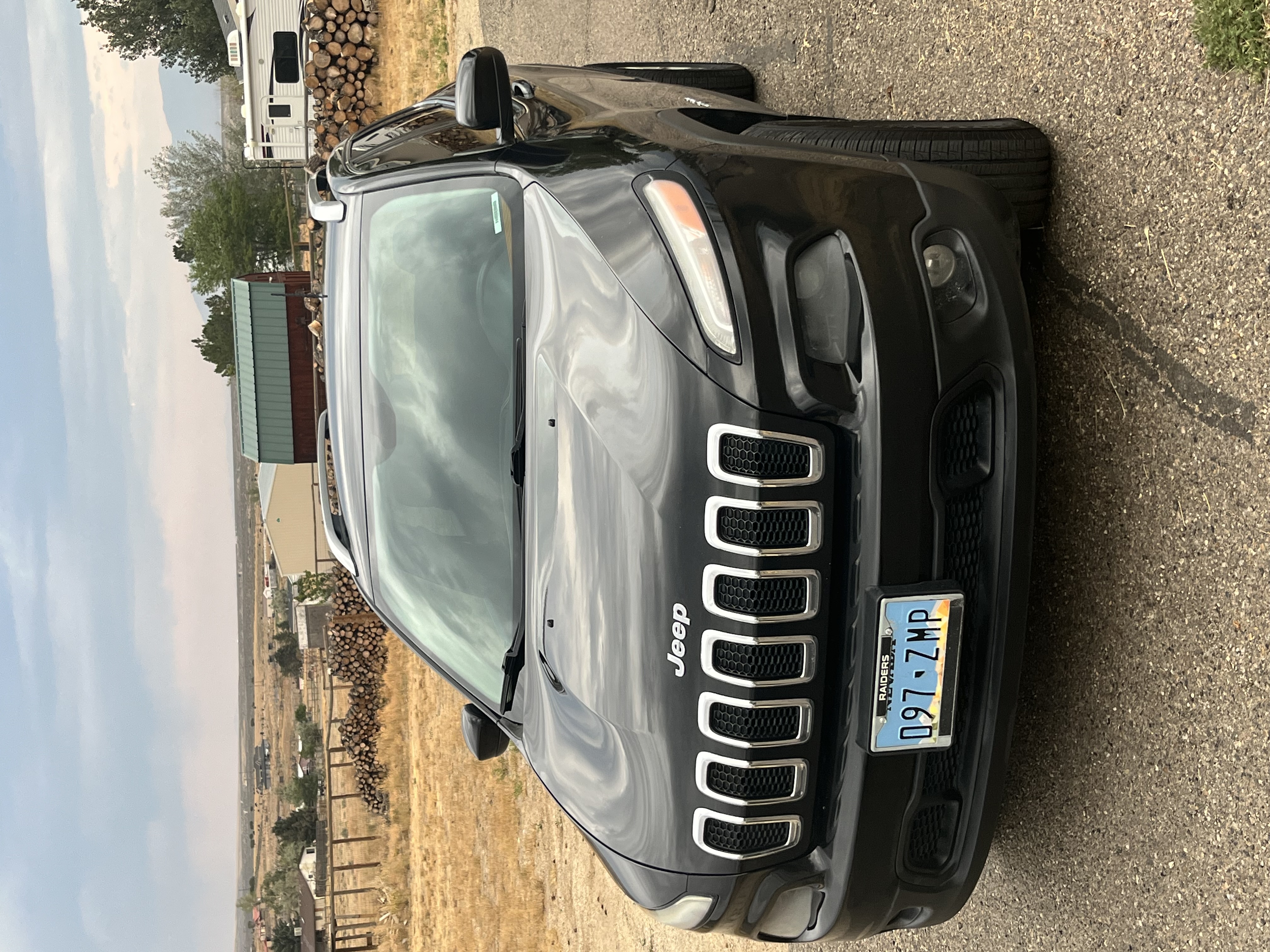 Used 2016 Jeep Cherokee Latitude w/ Cold Weather Group AWD/4WD image 1