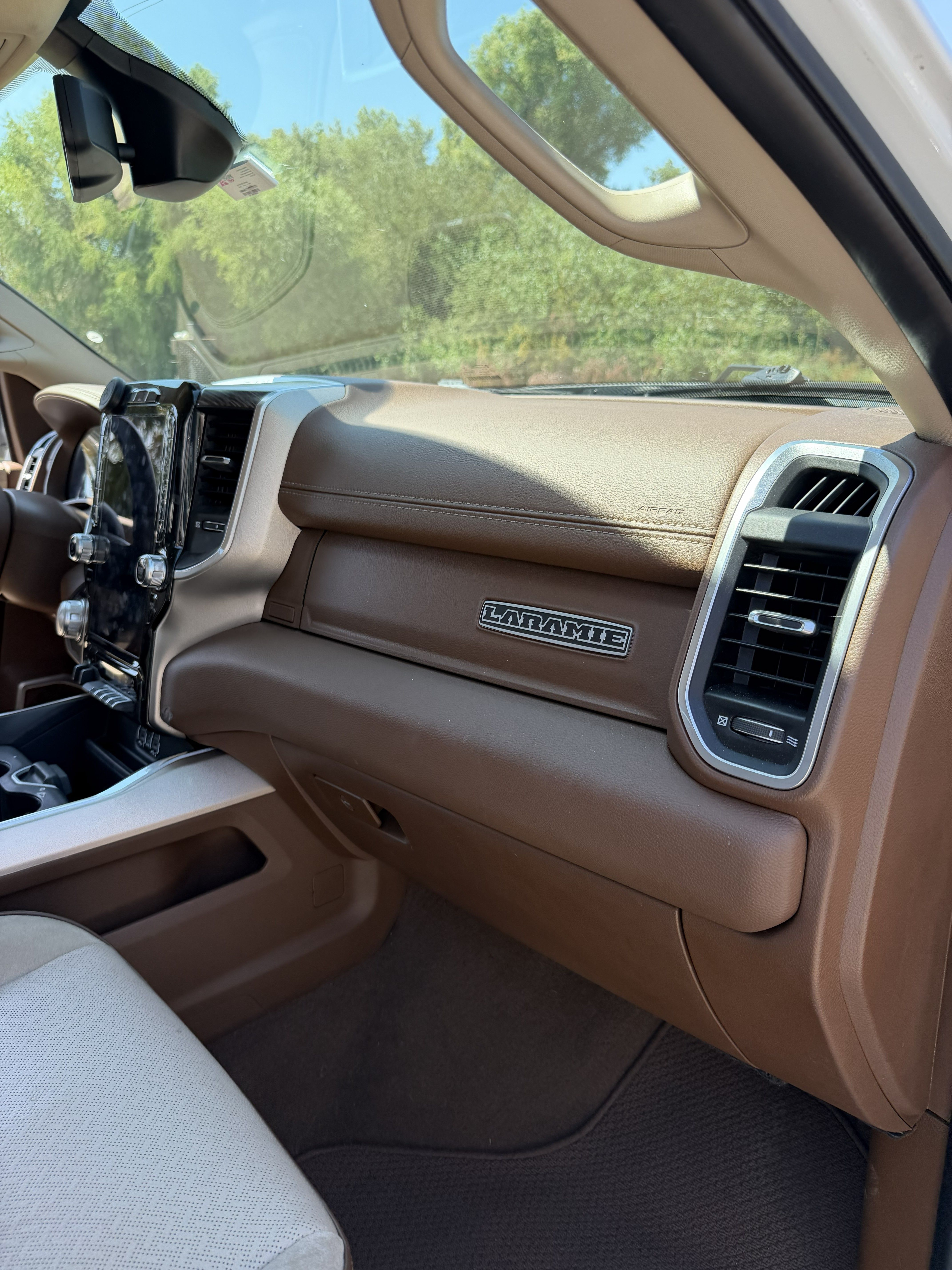 Used 2020 RAM 2500 Laramie AWD/4WD image 11
