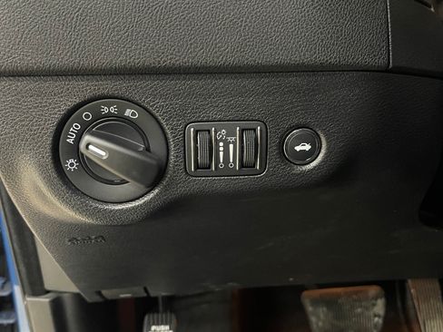 Used 2023 Dodge Charger SXT w/ Blacktop Package image 19