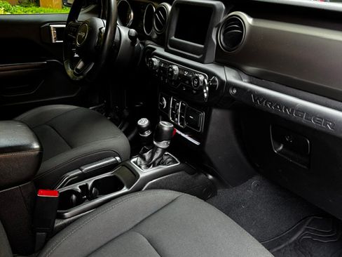 Used 2018 Jeep Wrangler Unlimited Sport S AWD/4WD image 11