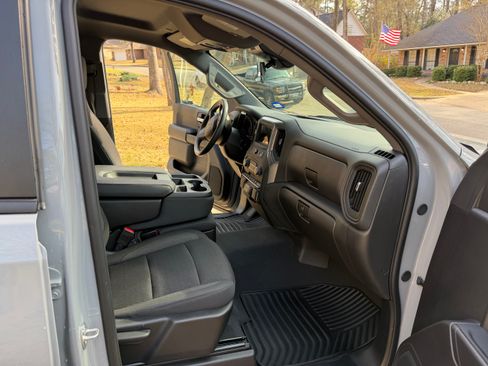 Used 2024 Chevrolet Silverado 1500 Custom image 12