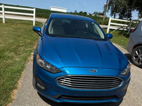 Used 2019 Ford Fusion SE w/ Equipment Group 151A FWD image 2
