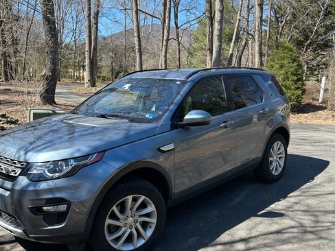 Used 2019 Land Rover Discovery Sport HSE image 1