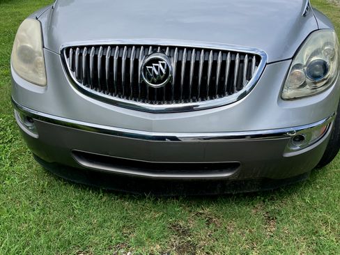 Used 2011 Buick Enclave CX FWD image 1
