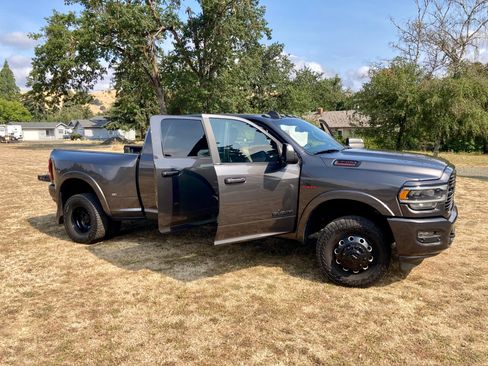 Used 2020 RAM 3500 Laramie w/ Night Edition image 15