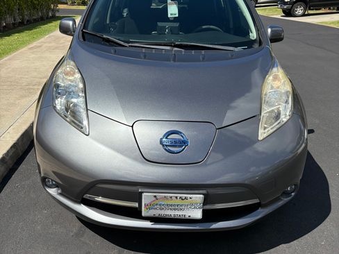 Used 2015 Nissan Leaf SV w/ LED & Quick Charge Package FWD image 12