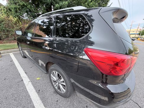 Used 2018 Nissan Pathfinder SL FWD image 6