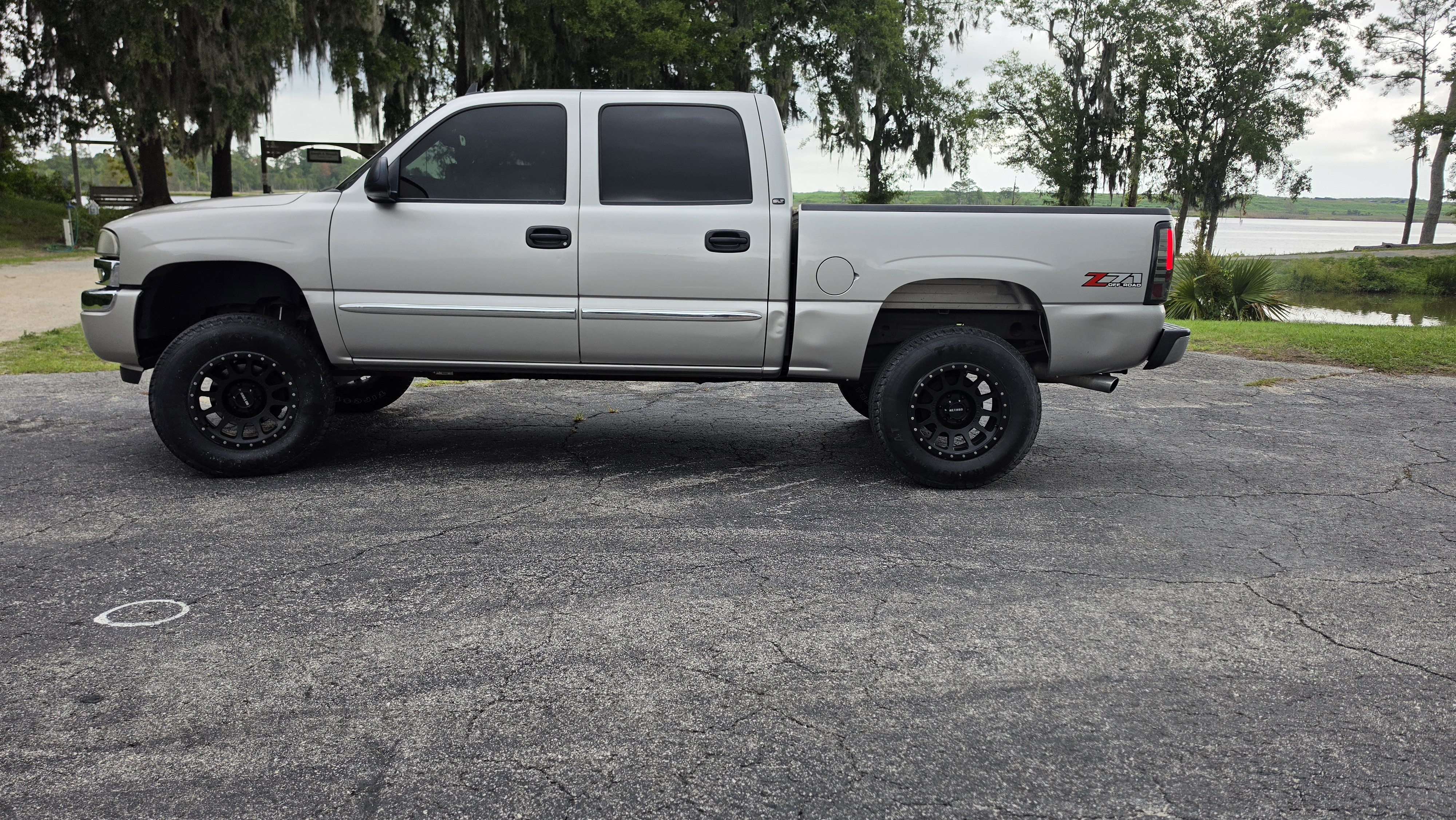 Used 2007 GMC Sierra 1500 SLT w/ Onstar Plus Package AWD/4WD image 5
