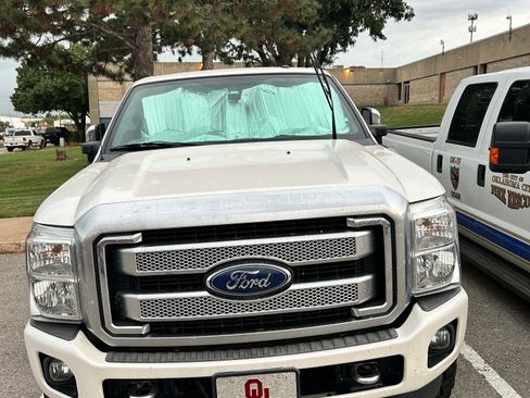 Used 2015 Ford F250 Platinum w/ FX4 Off-Road Package AWD/4WD image 2