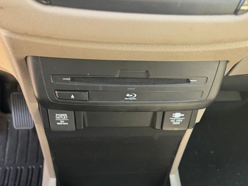 Used 2018 Honda Odyssey Elite image 17