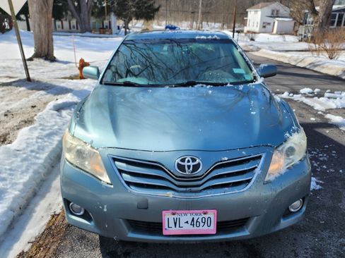Used 2011 Toyota Camry XLE w/ XLE Extra-Value Pkg #1 image 4