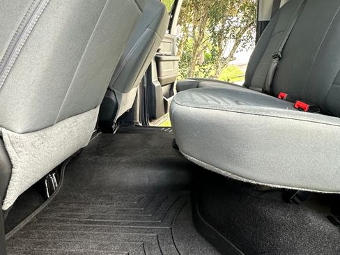 Used 2018 RAM 2500 Tradesman w/ Chrome Appearance Group image 25