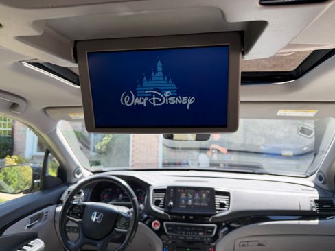 Used 2019 Honda Pilot Elite image 4