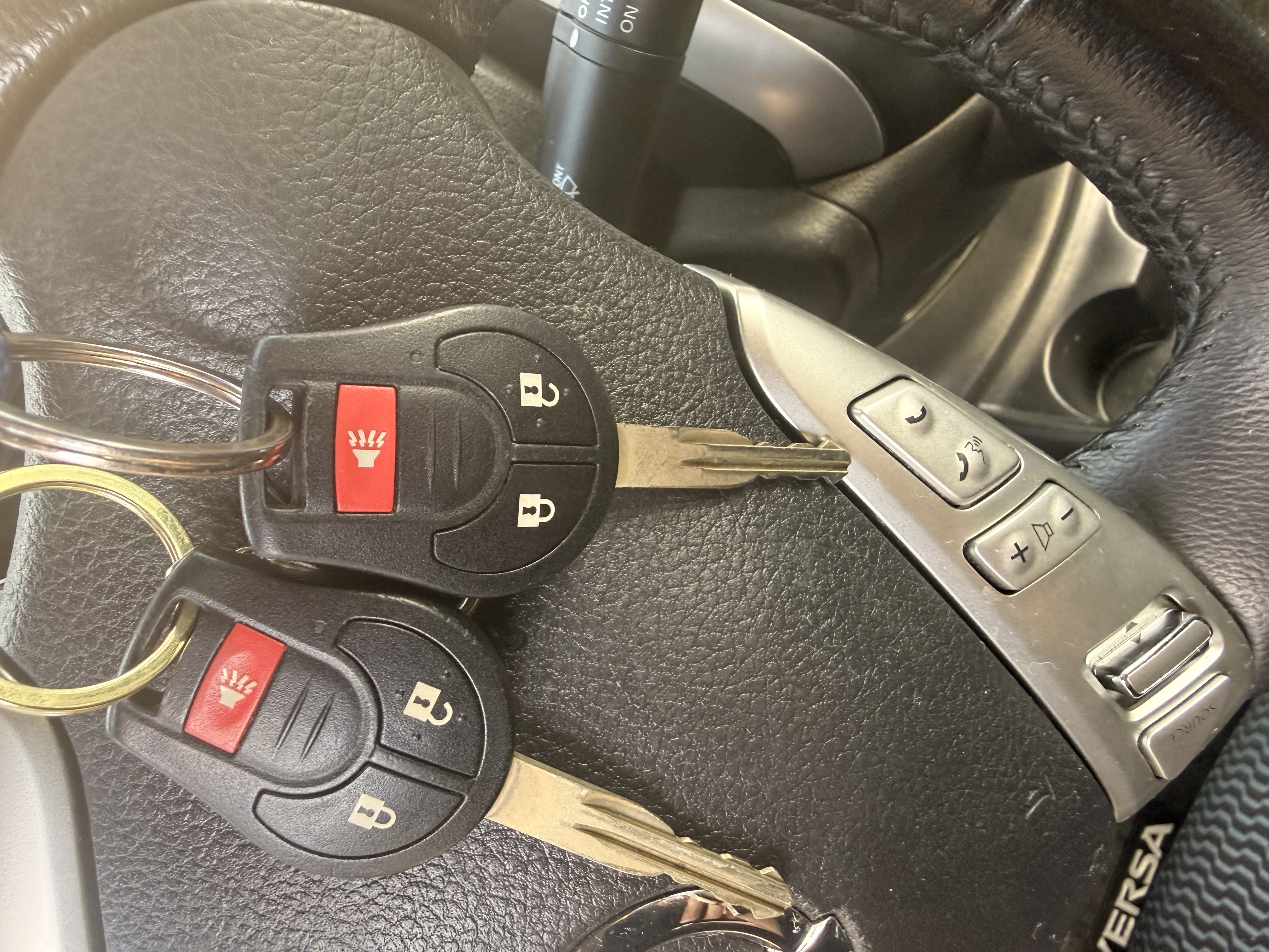 Used 2014 Nissan Versa Note SV FWD image 4