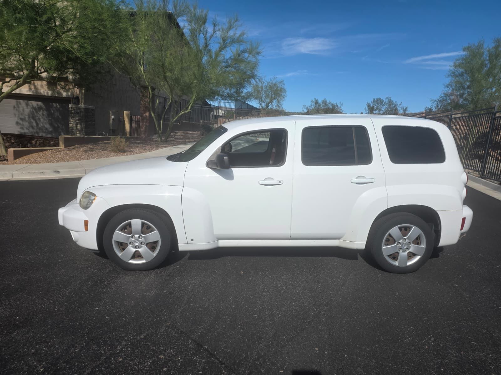 Used 2010 Chevrolet HHR LS FWD image 6