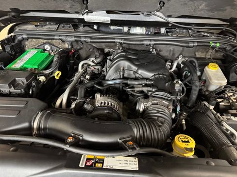 Used 2015 Jeep Wrangler Unlimited Rubicon image 10