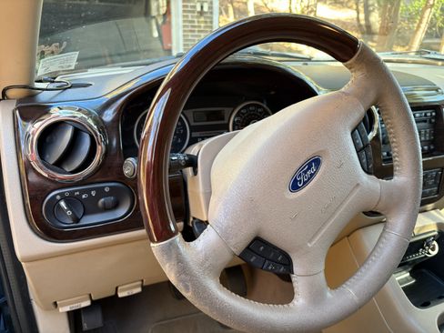 Used 2005 Ford Expedition Limited image 13